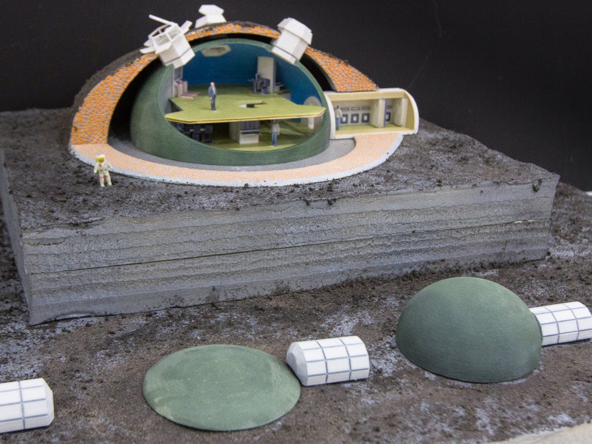 Maquette éducative d'une base lunaire